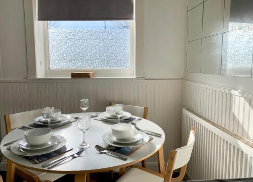 Cheerful 2 bedroom residential home - Free parking, Leeds (foto 3)