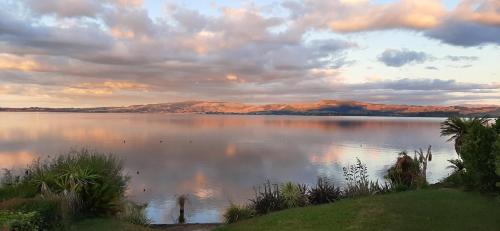 Koutu Beach Bed and Breakfast - Accommodation - Rotorua