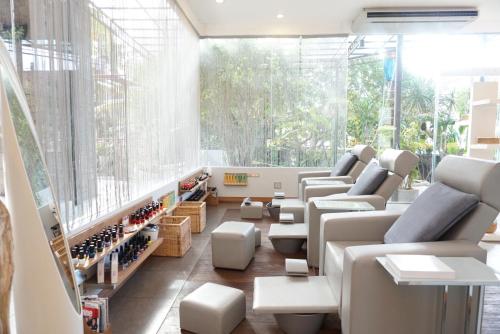 344196904 TS SUITES Seminyak Bali