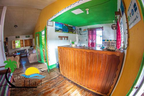 Vestíbulo, Sun Breeze Hotel in El Remate