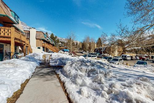 Shredders & Hikers Delight in Vail, USA
