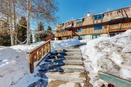 Shredders & Hikers Delight in Vail, USA