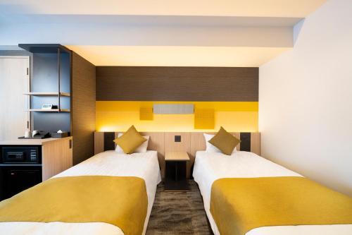 Deluxe Twin Room image 10