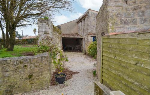 Viesnīcas āriene, 2 Bedroom Beautiful Home In Saint-Jean-D'angle in Champagne (Poitou-Charentes)