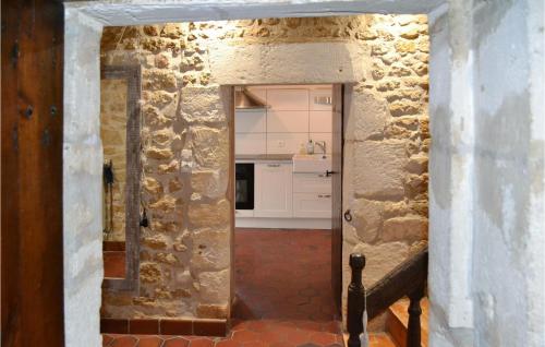 virtuve, 2 Bedroom Beautiful Home In Saint-Jean-D'angle in Champagne (Poitou-Charentes)