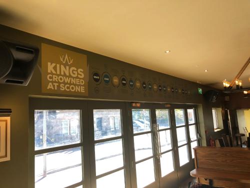 Зручності, Scone Arms Hotel in Scone