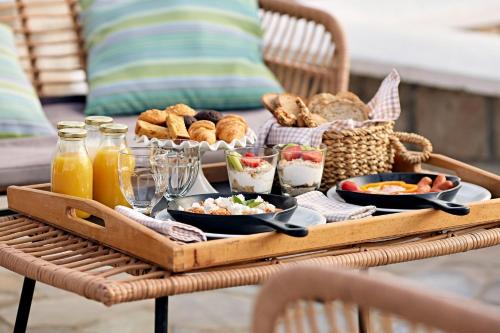 Food and beverages, Santa Maria Luxury Suites & Spa in Milos Island
