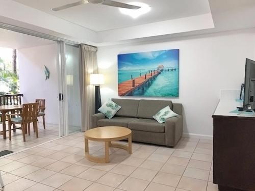 REEF RETREAT APARTMENTS PALM COVE Unit 12