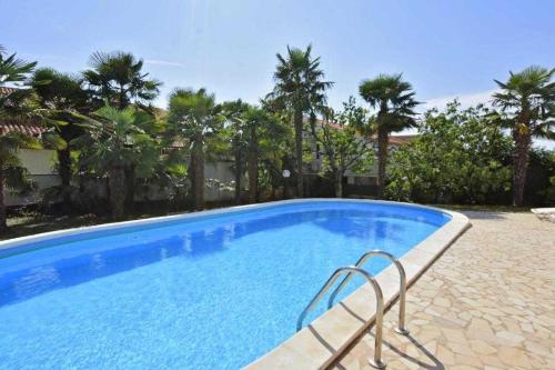 สระว่ายน้ำ, Apartment in Porec with balcony, WiFi 819-3 in เมเตราดา
