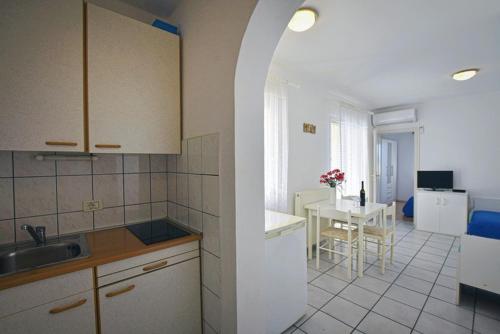 ห้องครัว, Apartment in Porec with balcony, WiFi 819-3 in เมเตราดา