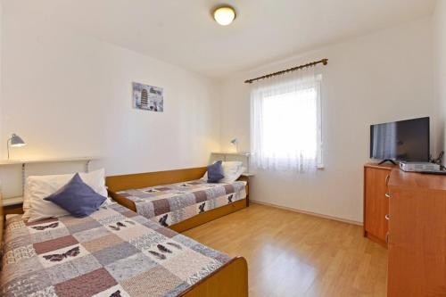 Apartment in Porec with balcony WiFi 819-4 - image 2