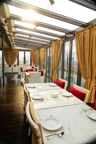 レストラン, Reikartz Sky Almaty in アルマティ