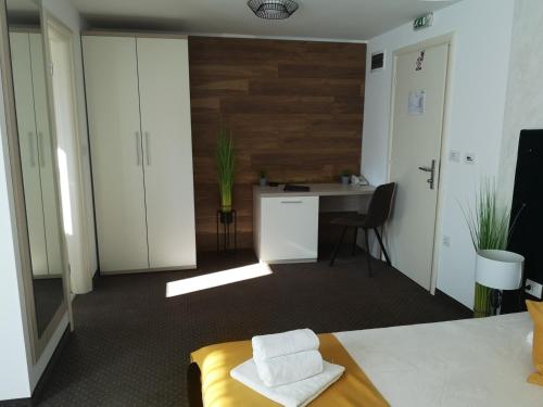 Hotel Bor - image 2
