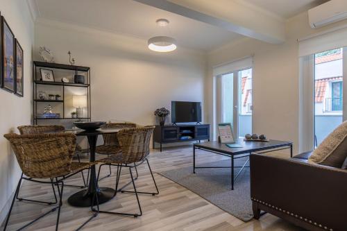 Glamorous Lisbon 2BDR Apartment by LovelyStay, Lisboa