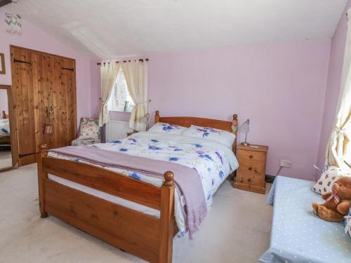 Megs Cottage Norwich - image 11