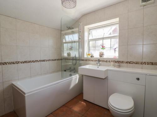 Megs Cottage Norwich - image 14