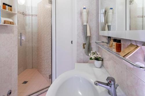 HOTEL TRE ROSE Riccione Italy