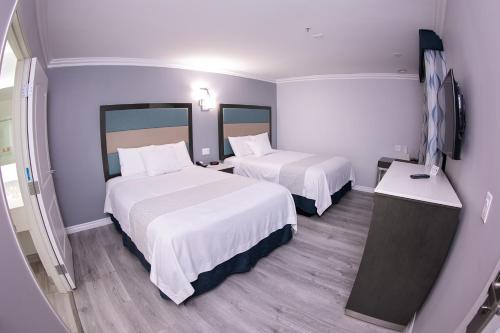 Queen Room with Two Queen Beds - Non-Smoking