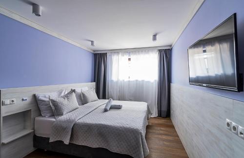1 king bed, 1 sofa bed