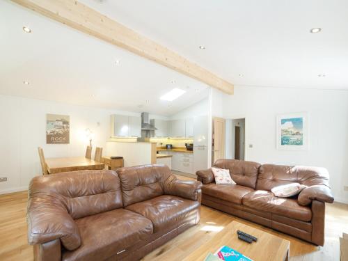 3 Streamside Looe - image 3