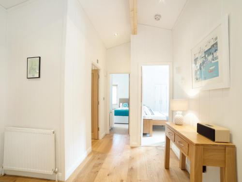 3 Streamside Looe - image 14