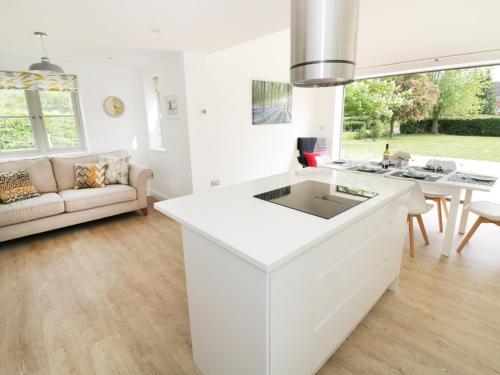 Appletree Cottage - image 12