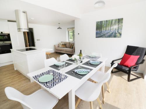 Appletree Cottage - image 12