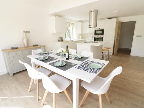 Appletree Cottage - image 14