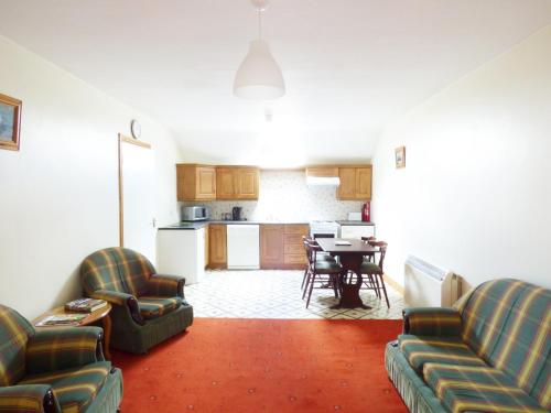 Kiltartan House 2B Ballina - main image