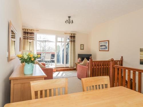 Heron Cottage Norwich - image 4