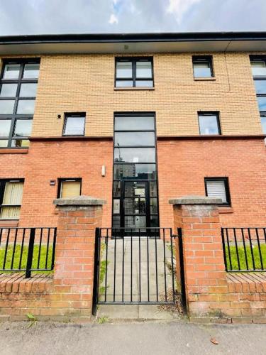 Modern 2 Bedroom Apartment With Free Parking Room Type - Two-Bedroom Apartment