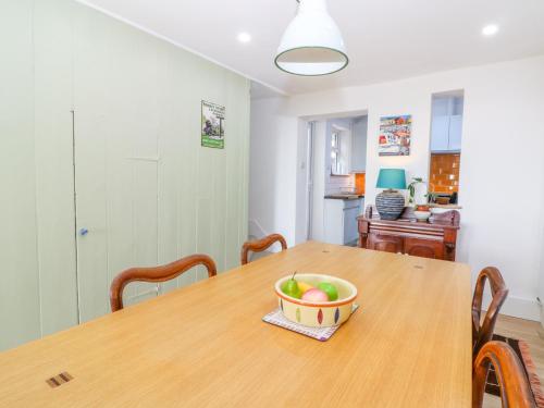 66 North Road - image 11