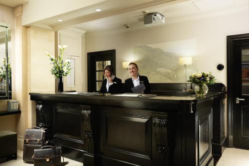London Bridge Hotel - 로비