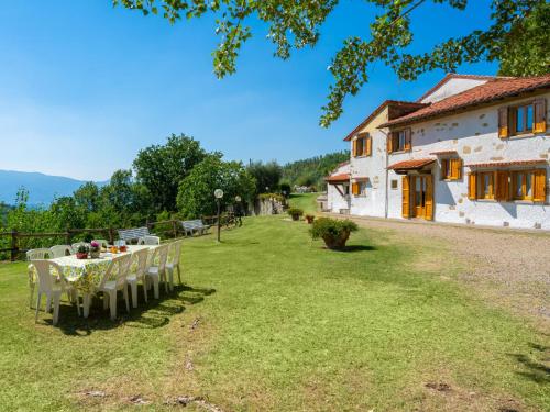 Exterior view of Holiday Home Podere Le Ripe by Interhome