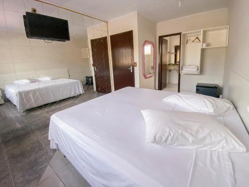 Standard Double Room image 6