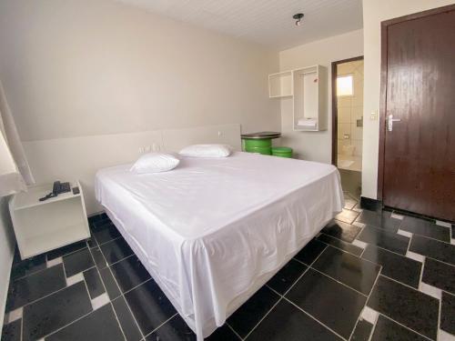Standard Double Room image 9