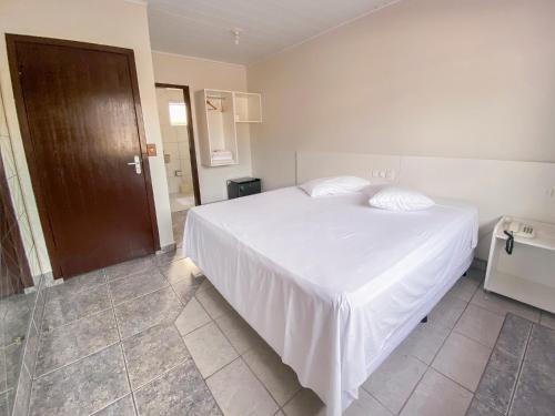 Standard Double Room image 10