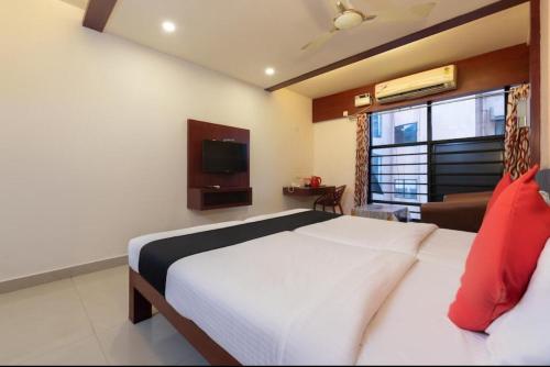 1 queen bed, 1 sofa bed