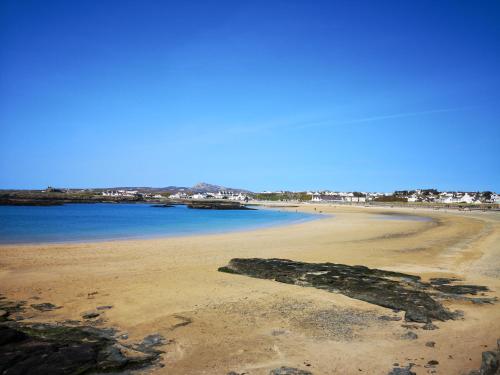 Isallt Cove - image 7