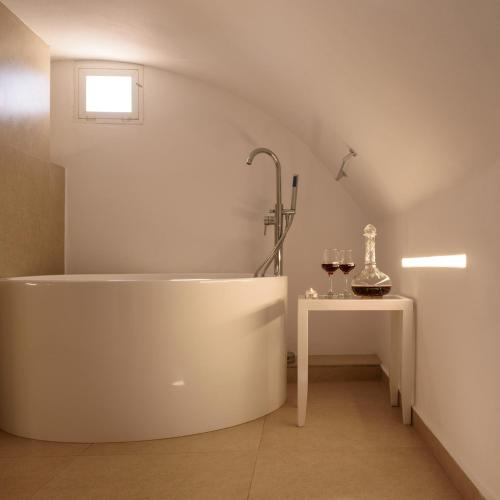 Bathroom, Muses Cycladic Suites in Santorini