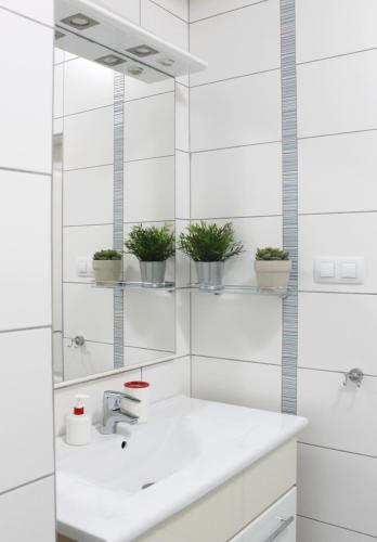 Modern apartment Michalska 6 - image 5