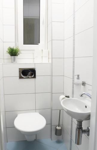 Modern apartment Michalska 6 - image 12