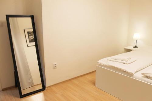 Modern apartment Michalska 6 - image 3