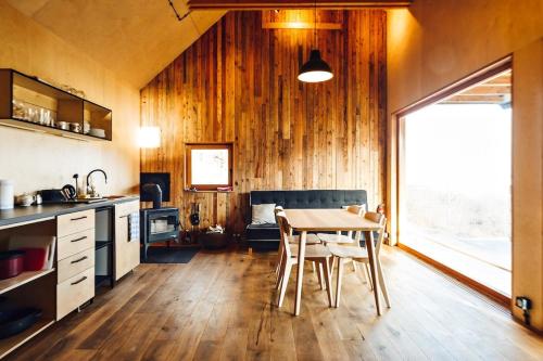 virtuve, Tři domky - tiny houses (Tri domky - tiny houses) in Hojsova Straza
