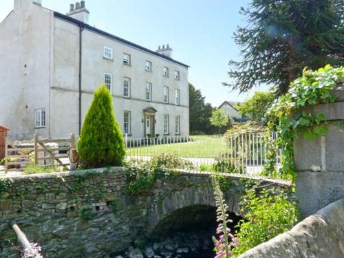 2 Cark House - image 3