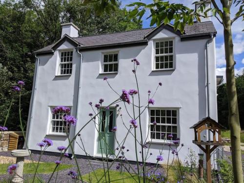 Riverside cottage walking distance into Caernarfon