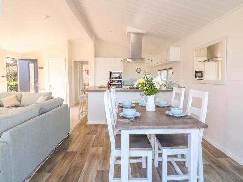 Beech Lodge in Teigngrace