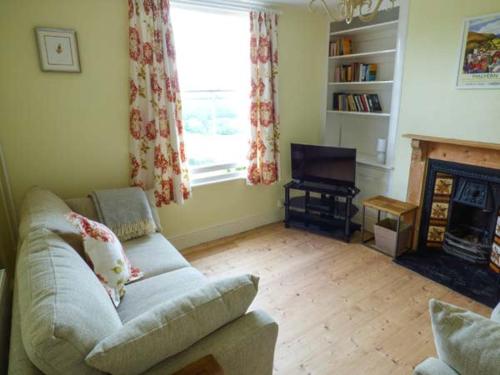 Bluebell Cottage Malvern - main image