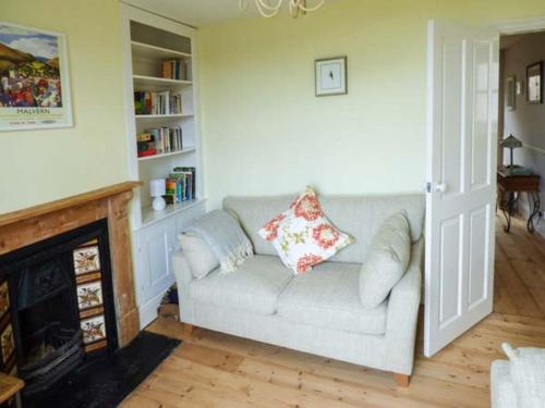 Bluebell Cottage Malvern - image 6