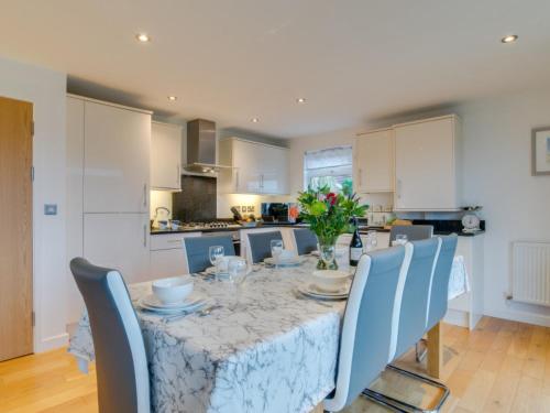 Holiday Home Serenade by Interhome